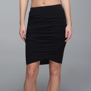 Lululemon breezy skirt sz 8